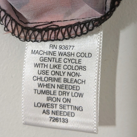 NWT Liz Claiborne multi flower med petite shirt - Picture 6 of 6